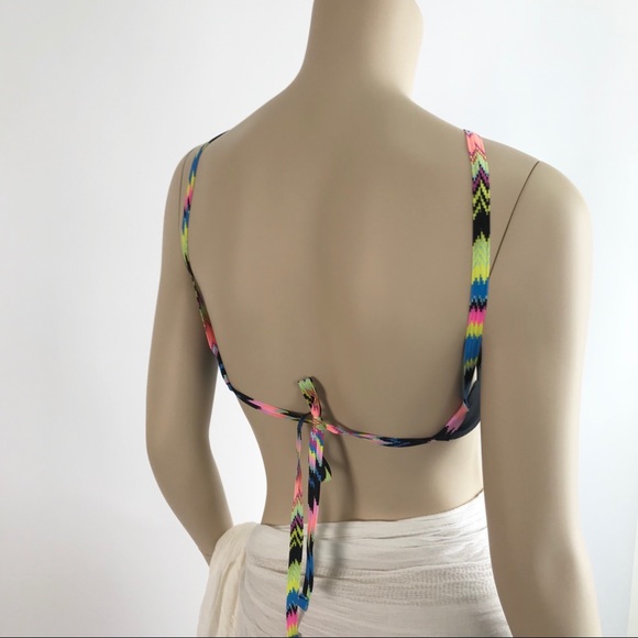 PilyQ Scallop Edge Zig Zag High Neck Bikini Top - Picture 5 of 8